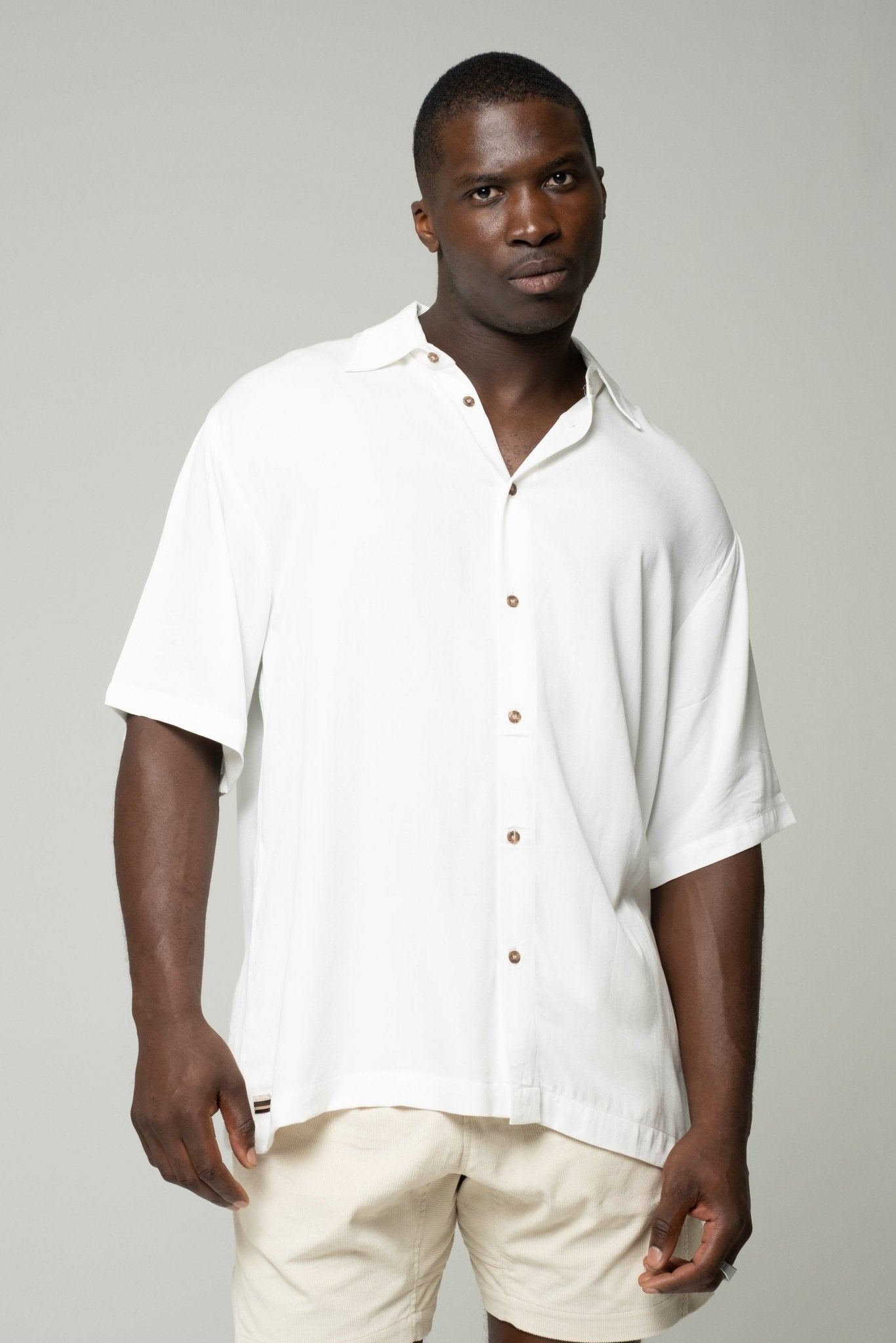 alt="Affine shirt in off-white cotton blend, relaxed fit with curved hem, front view."