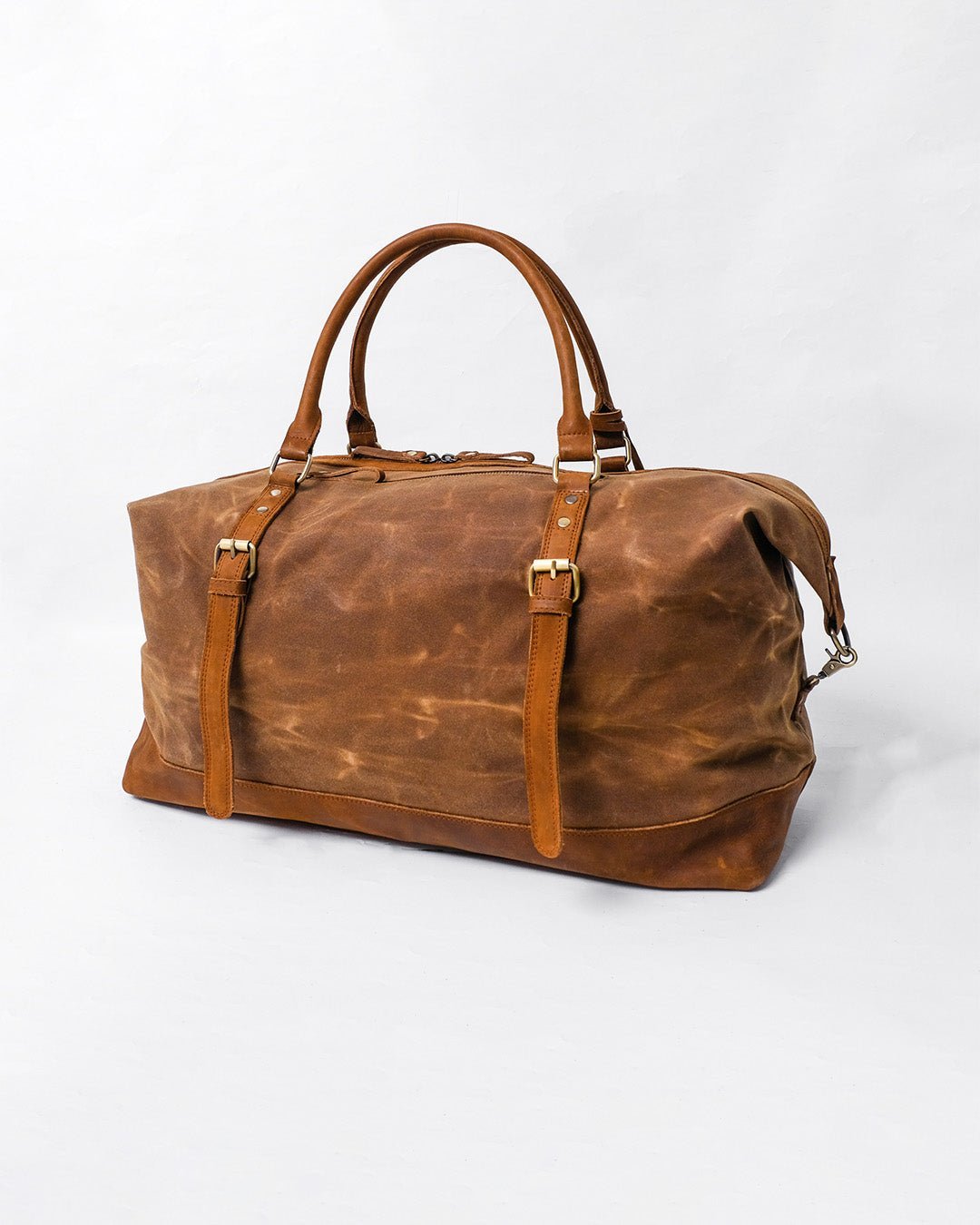 alt="Front view Moose leather duffle bag, large-capacity design with zip closure and side pocket."