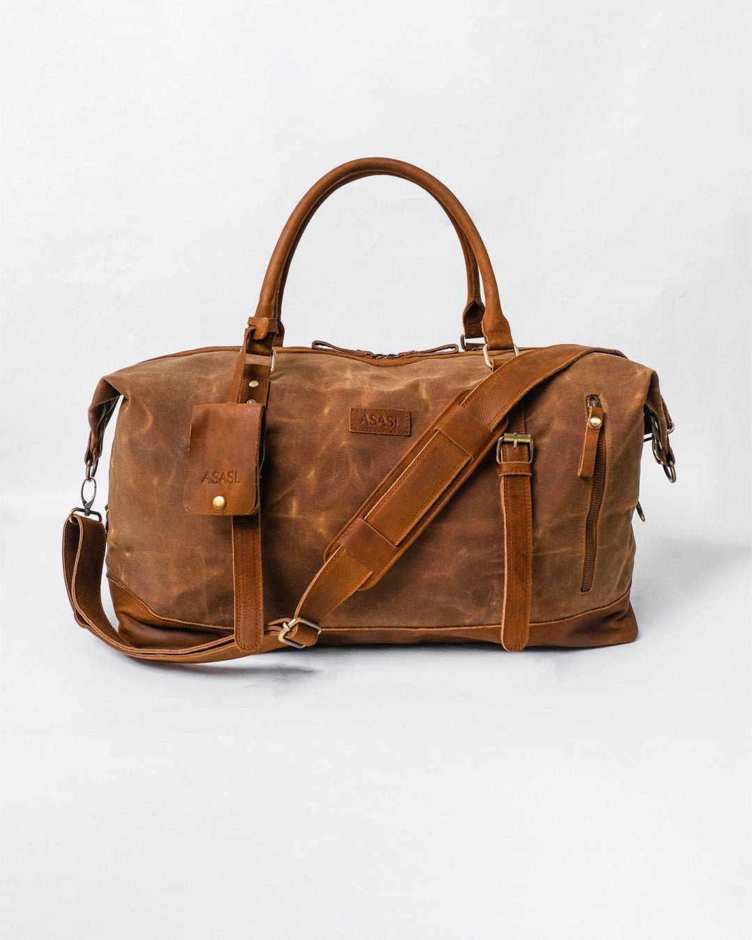 alt="Moose duffle bag in chestnut brown leather, structured weekender with top handles and side pocket."