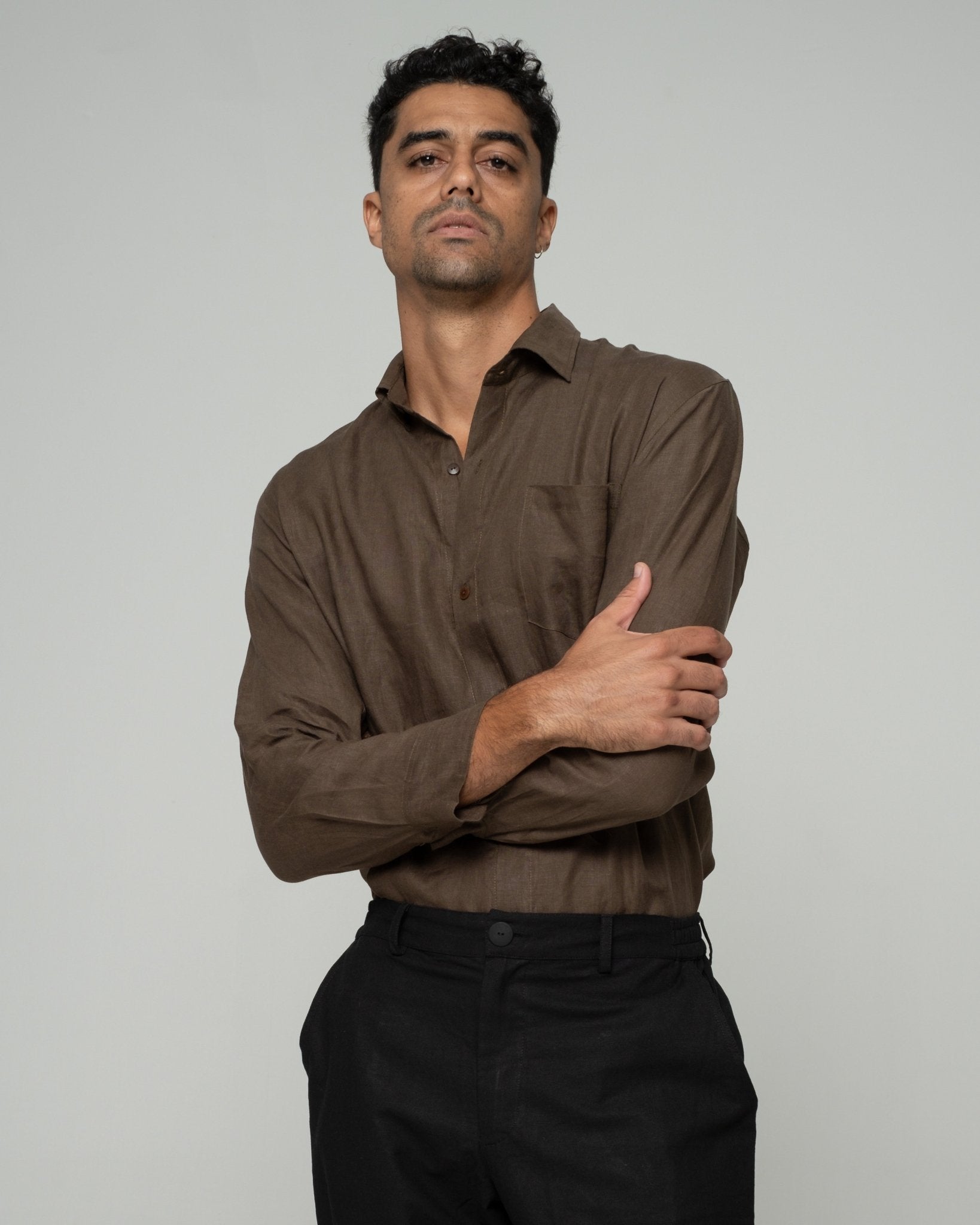 alt="Hearthstone origin long-sleeve shirt in beige, breathable cotton, tailored front view."