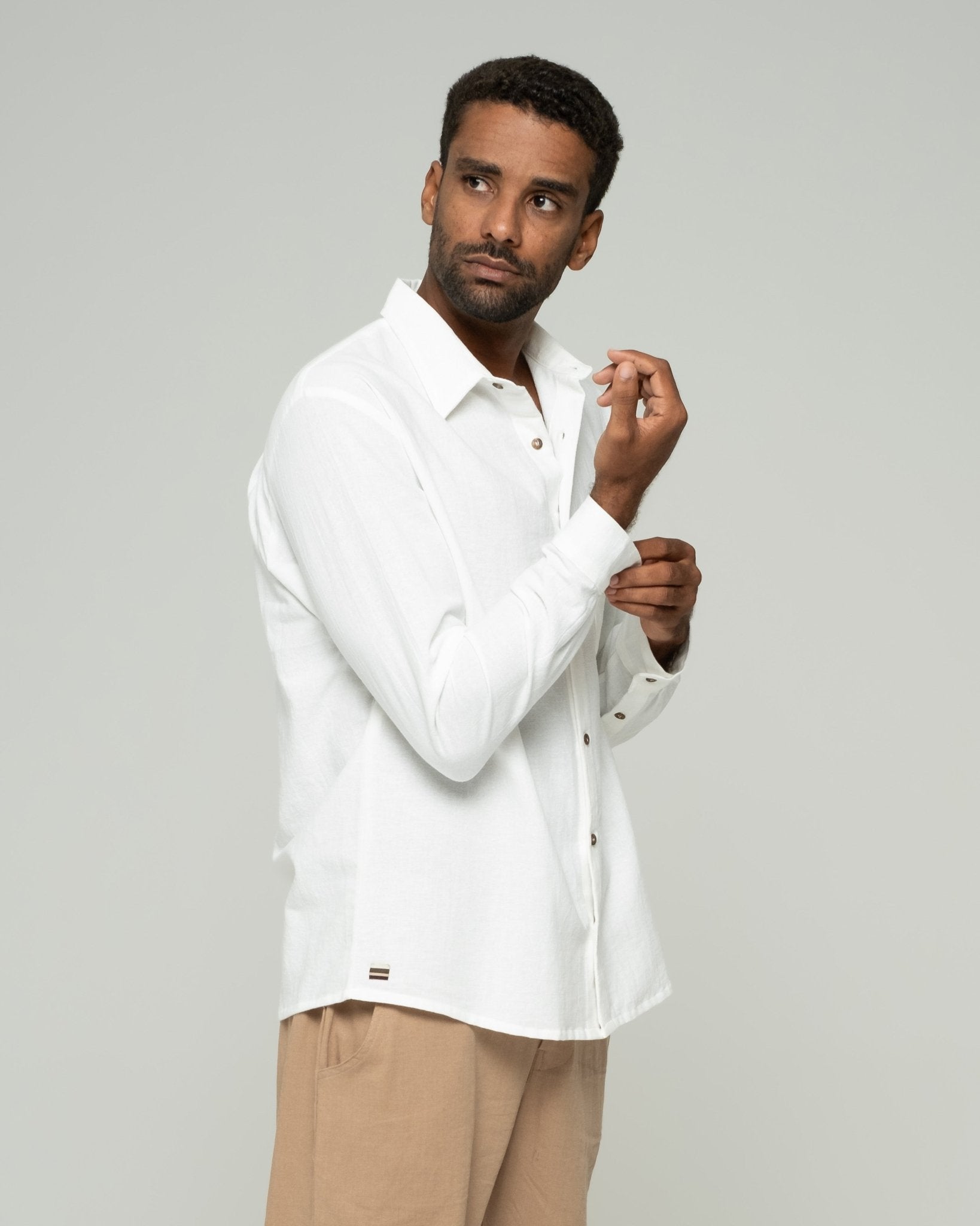 alt="Front view sterling grey Origin shirt, blended cotton‑linen fabric and classic spread collar."