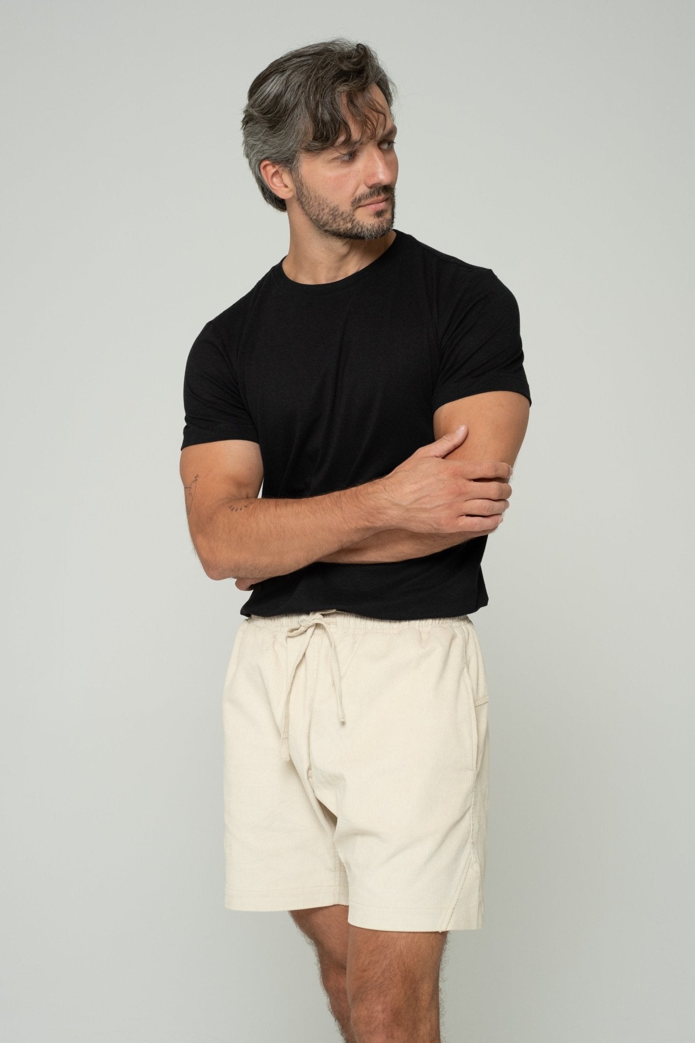 alt="Monaco shorts in navy blue, cotton blend with drawstring waist and pockets."